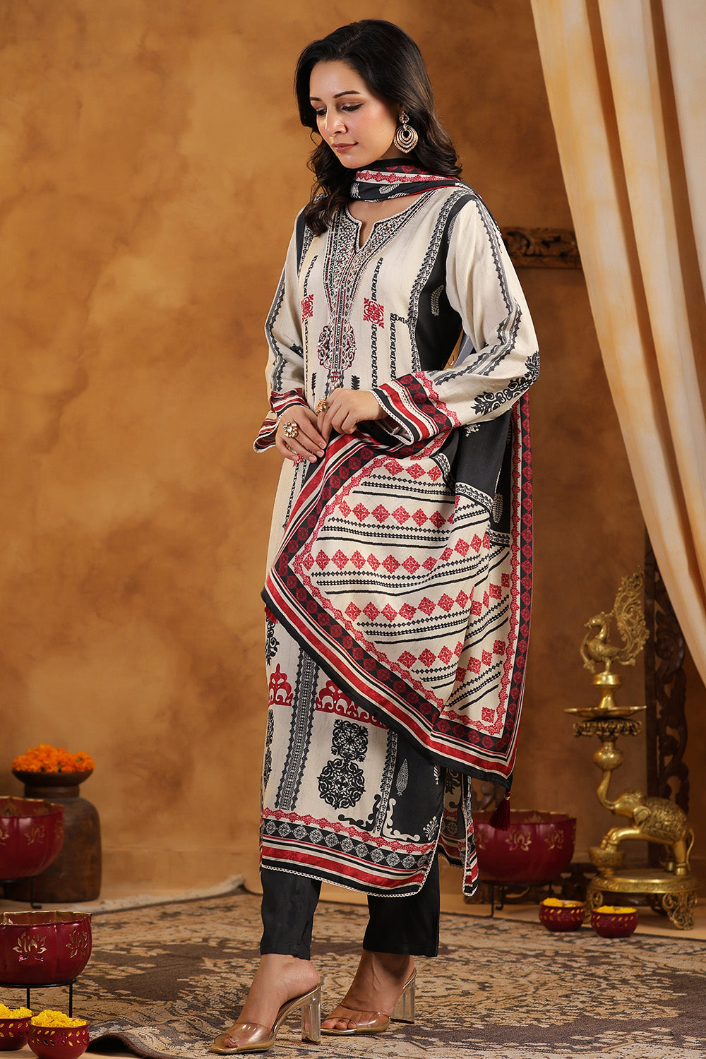 Cream & Black Color Printed Muslin Straight Suit