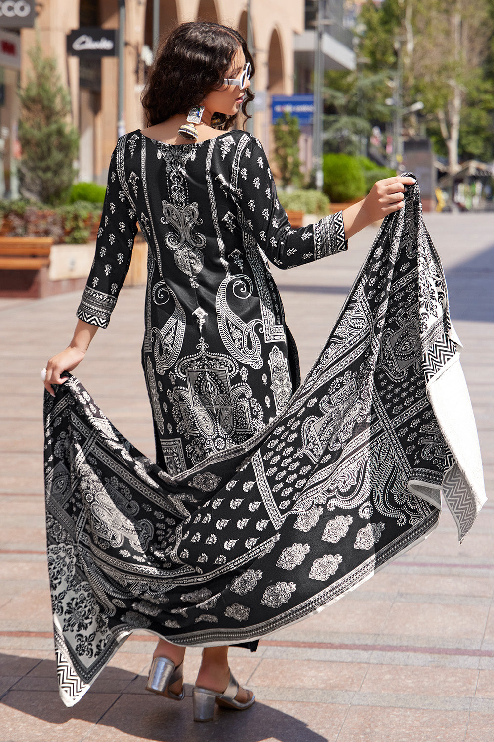 Black & White Colour Spun Fabric Printed Unstitched Suit