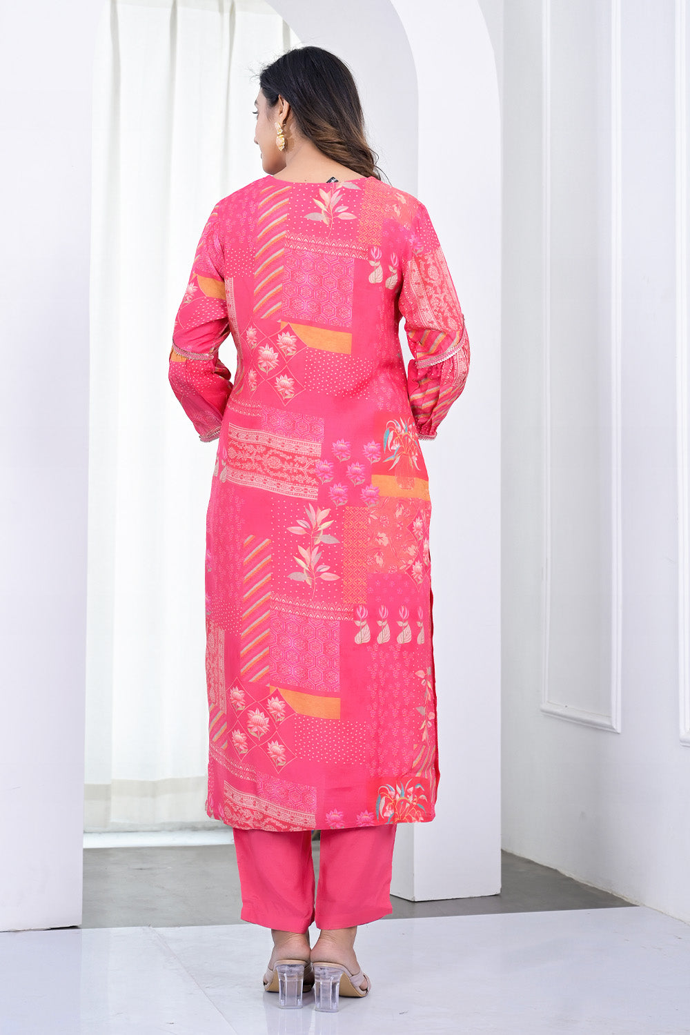Pink Colour Printed Muslin Straight Suit