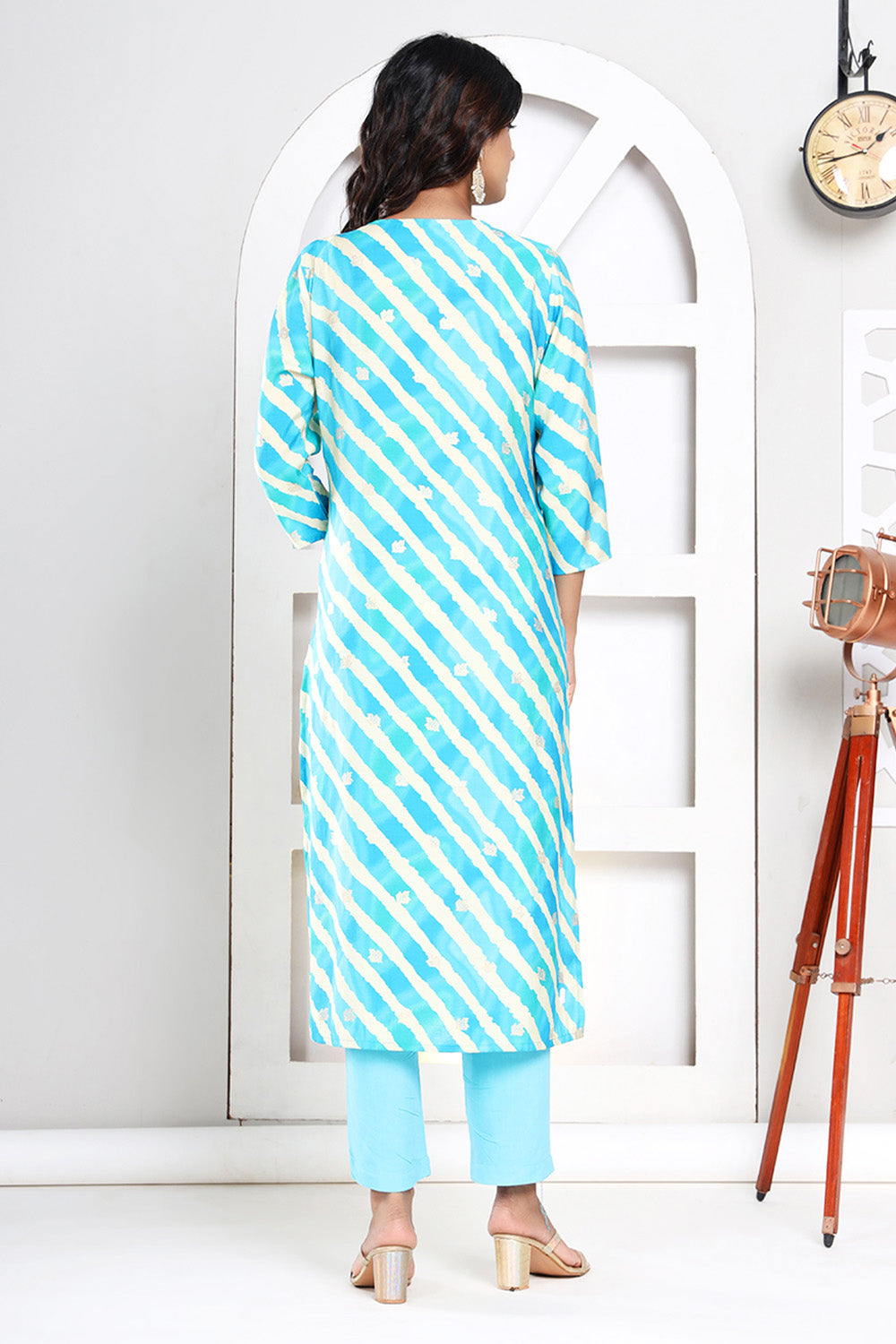 Turquoise & Beige Color Leheria Printed Muslin Suit